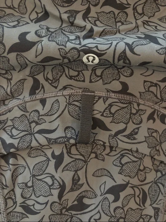 🍋🍋 lululemon athletica Gray Floral Zip-Up Jacket - Picture 5 of 6